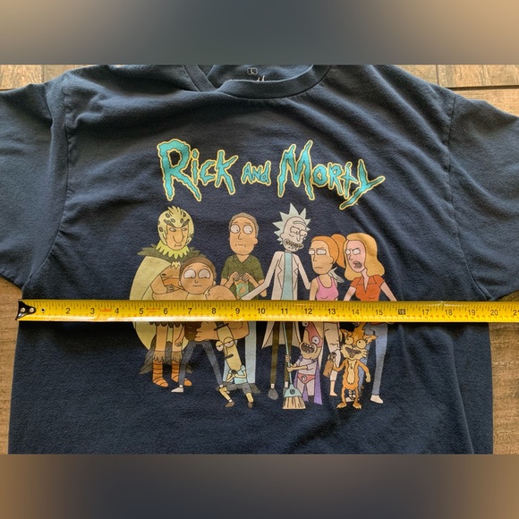 Rick and Morty Men’s Large Short Sleeve T-Shirt Retail: $30 - Picture 5 of 6